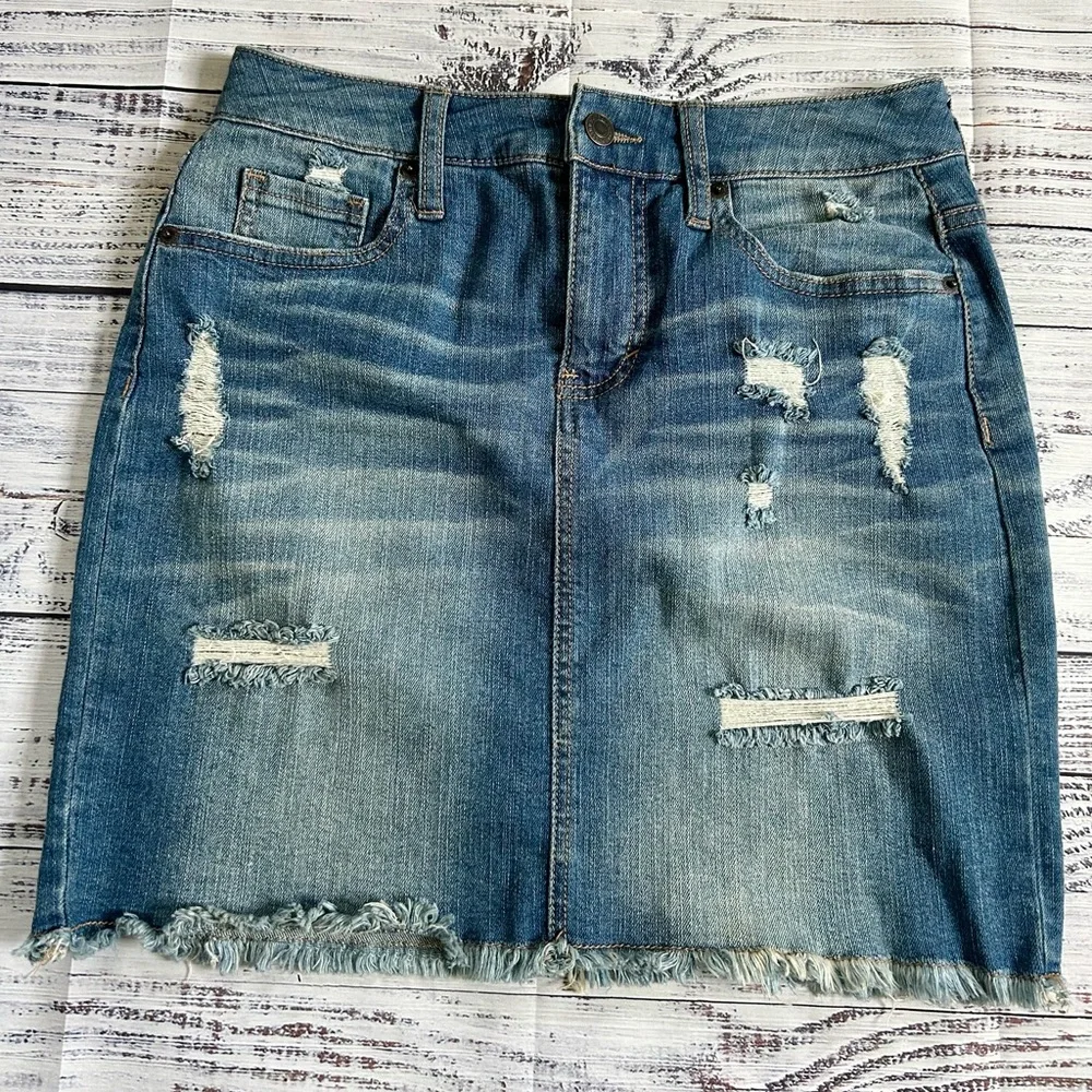 Mossimo Supply Co‎ Distressed Denim Mini Skirt Medium Wash Raw Hem Size 4/27